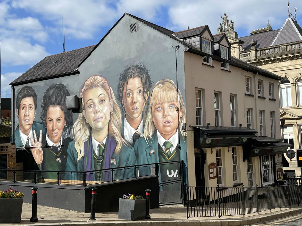 DERRY - het Derry Girls monument