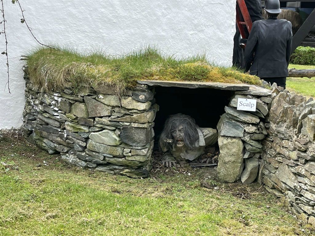DOAGH - een gevangene bij Doagh Famine Village, een klein openluchtmuseum
