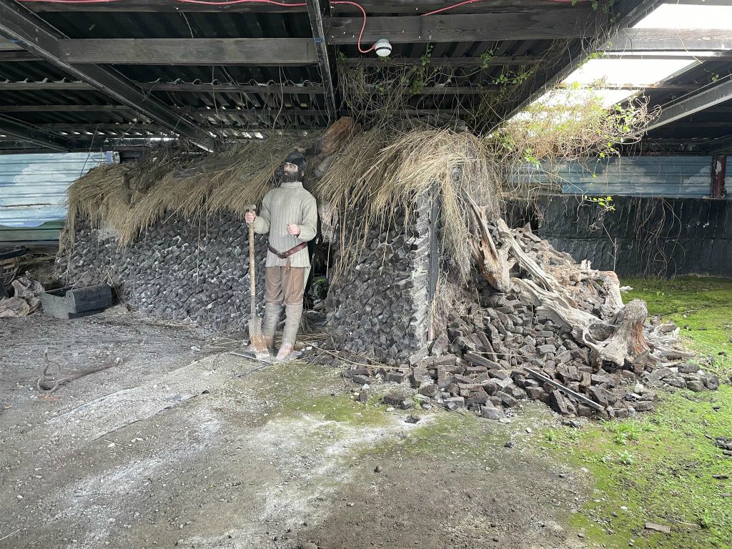 DOAGH - een oude hut bij Doagh Famine Village, een klein openluchtmuseum