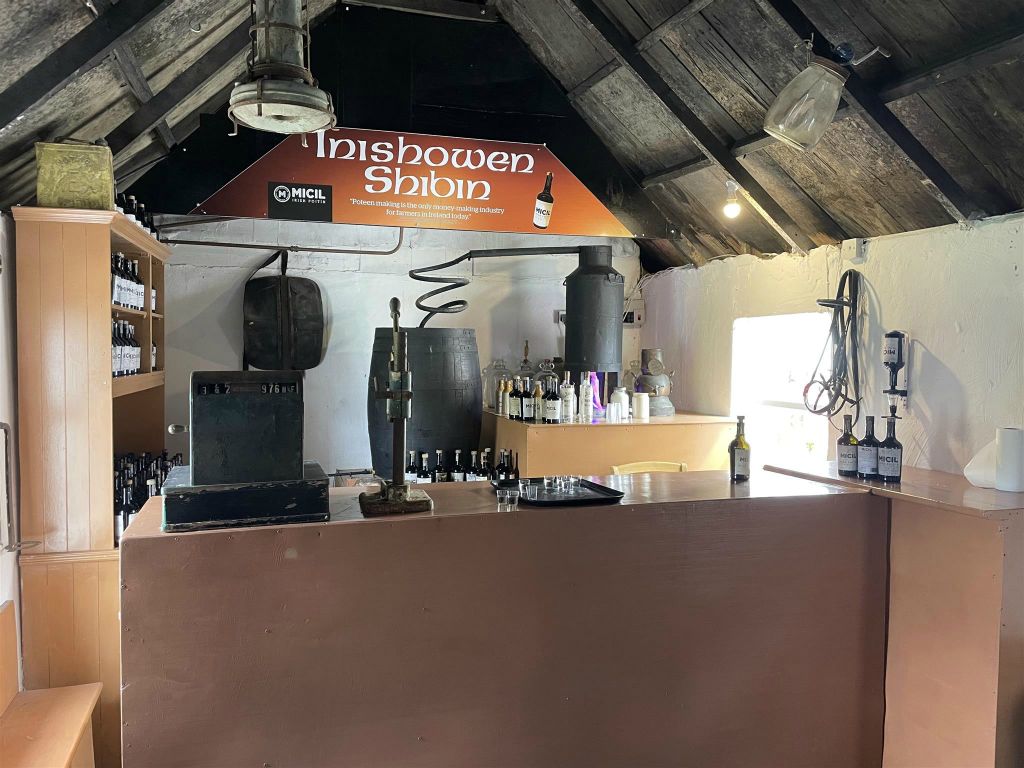 DOAGH - een bar bij Doagh Famine Village, een klein openluchtmuseum