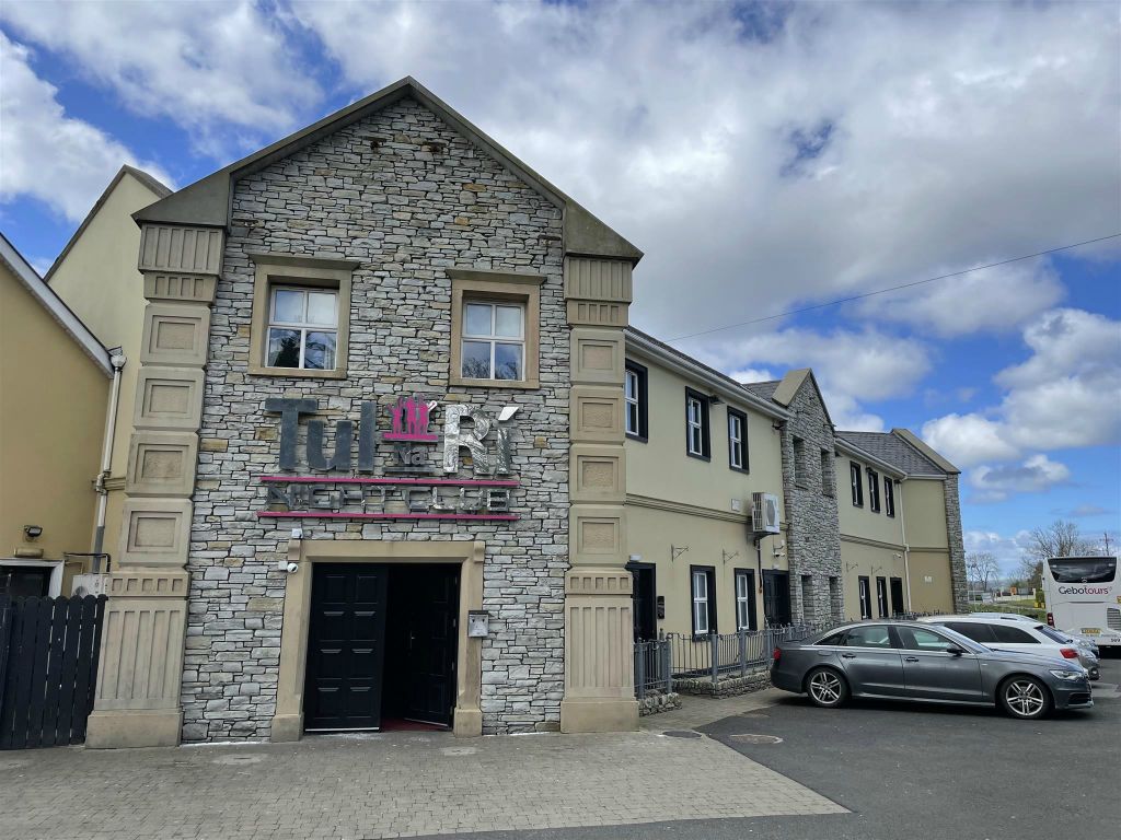 CARNDONAGH - de Tul Na Ri nachtclub waar we lunch hadden