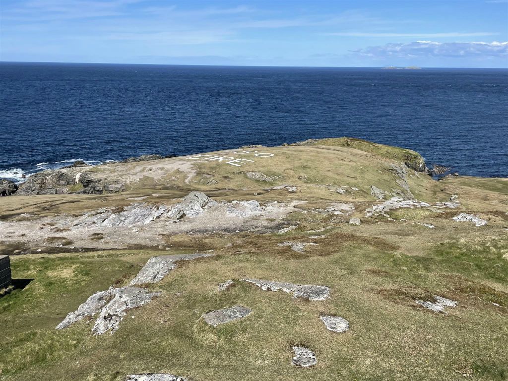 MALIN HEAD - het 'Eire 80'-bord, tijdens tweede wereldoorlog gebruikt om neutraal luchtruim te markeren