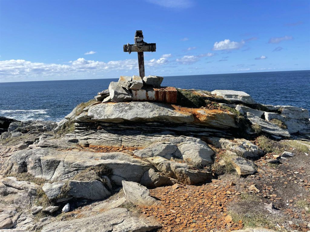 MALIN HEAD - een kruis ter nagedachtenis van de 21 jarige Fransman Samuel Guertier die verdronk