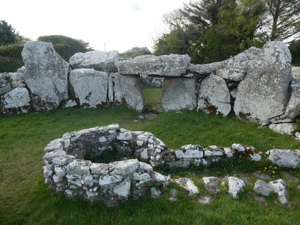 CLIFFONEY - het graf van Creevykeel Court