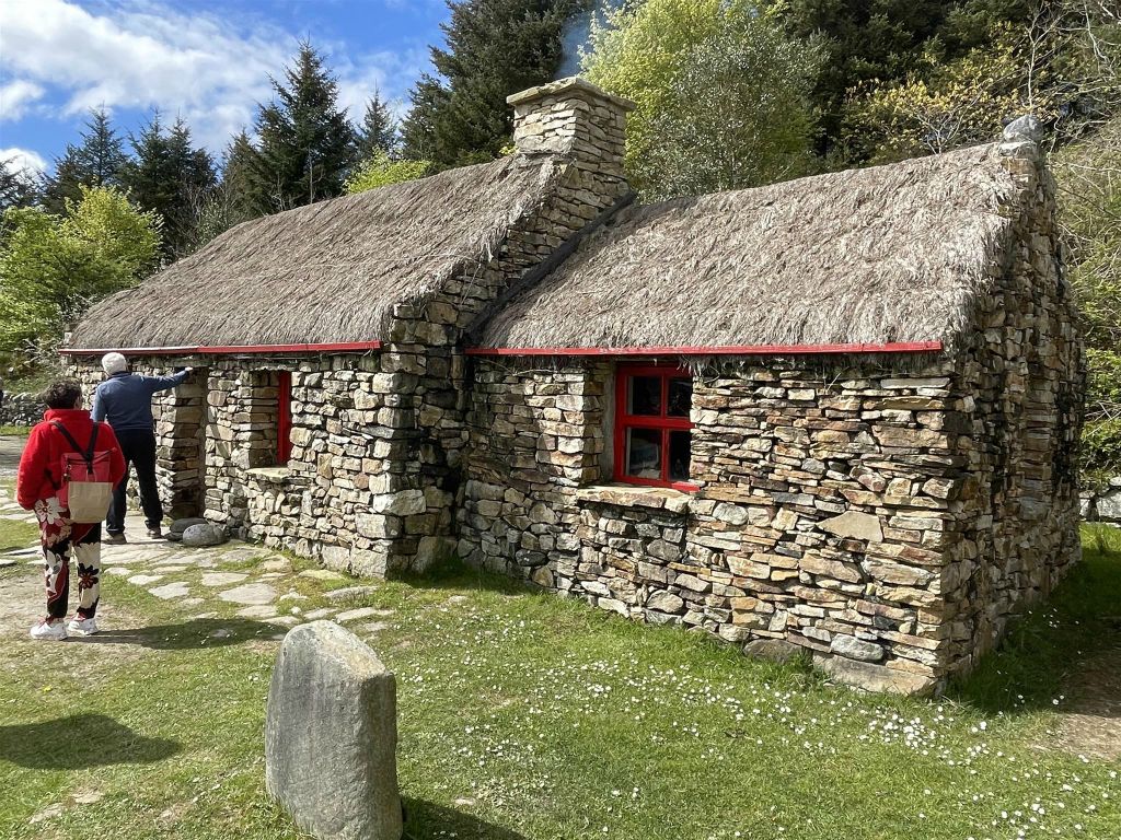 CLIFDEN - een museum bij het Dan O'Hara Connemara Heritage Centre