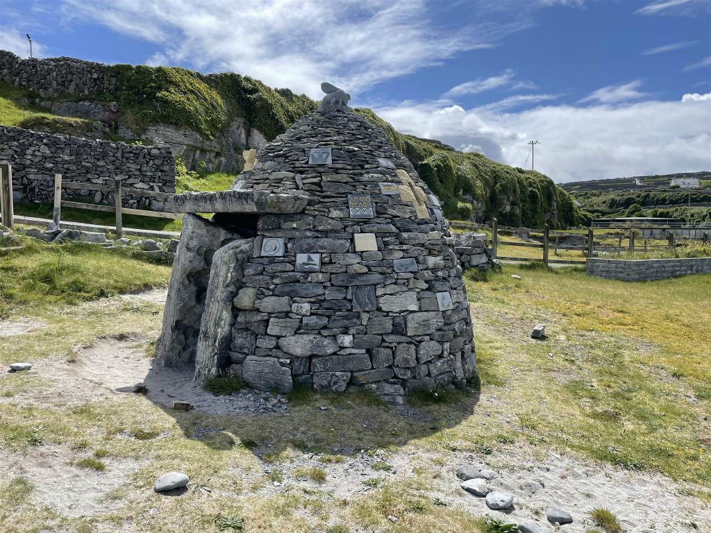 INISHEER - een dry stone Cloghan