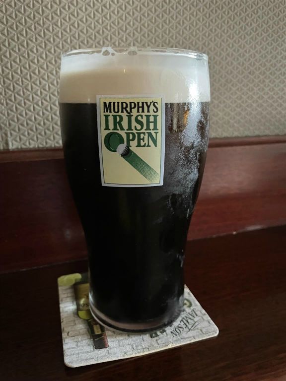 CASTLEMAINE - een glas Murphy's bier in de pub Murphy's Bar
