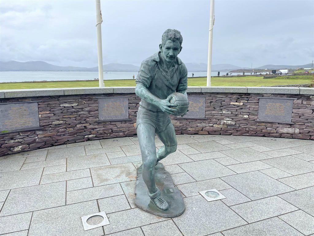 WATERVILLE - een standbeeld ter ere van football speler Mick O'Dwye