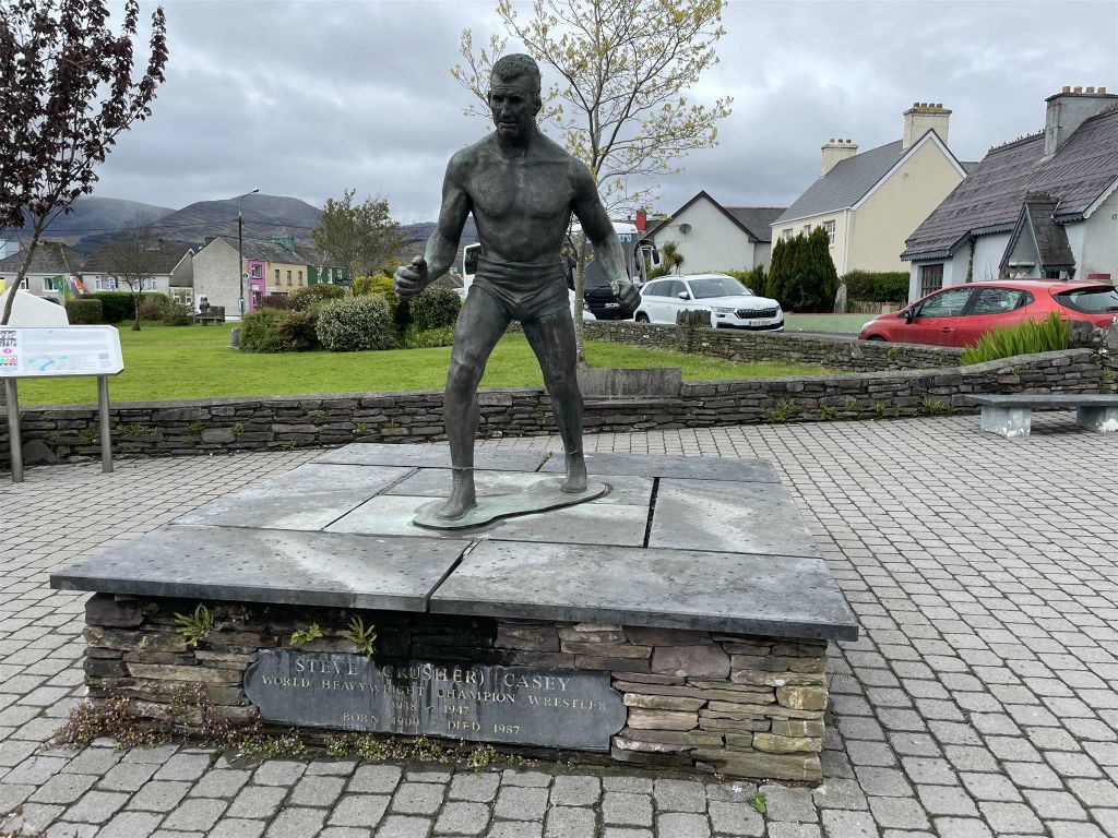 SNEEM - een standbeeld ter ere van de Ierse worstelaar Stephen Casey (1908-1987)