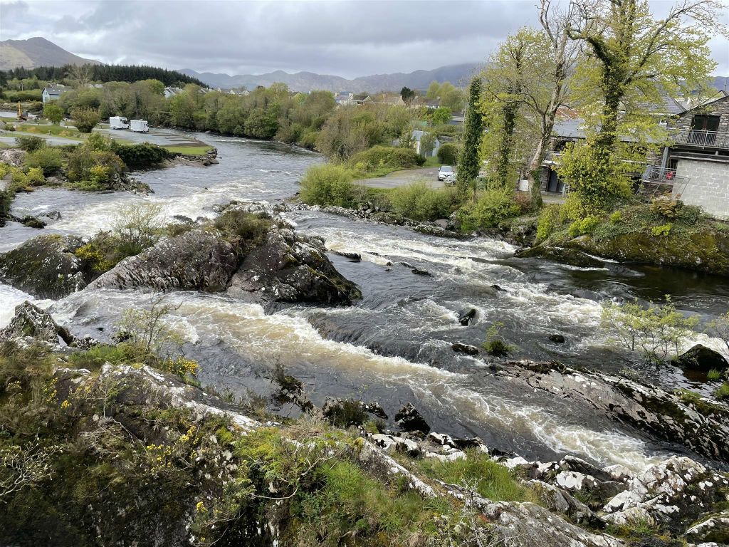 SNEEM  - de Sneem rivier