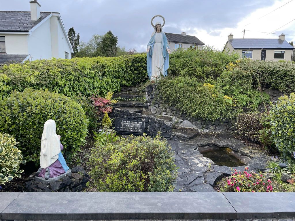 BALLYVOURNEY - een mariabeeld