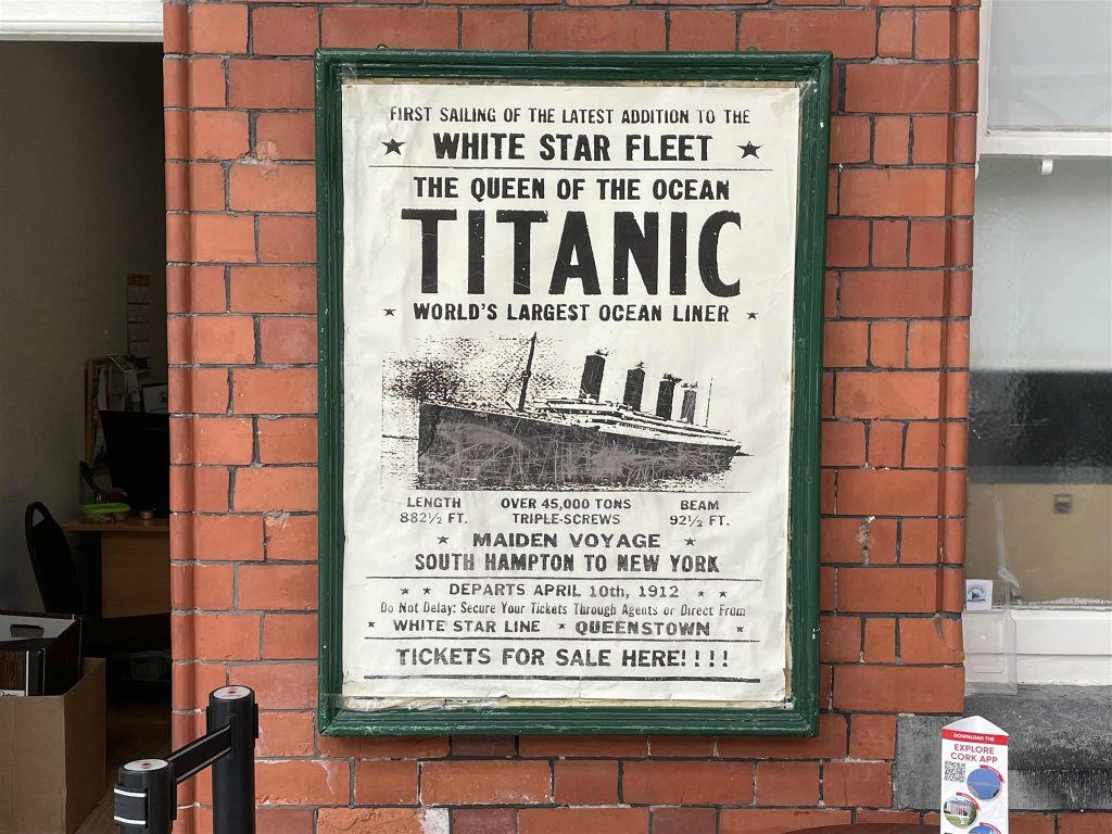 COBH - een Titanic plakkaat in het Cobh Heritage Centre
