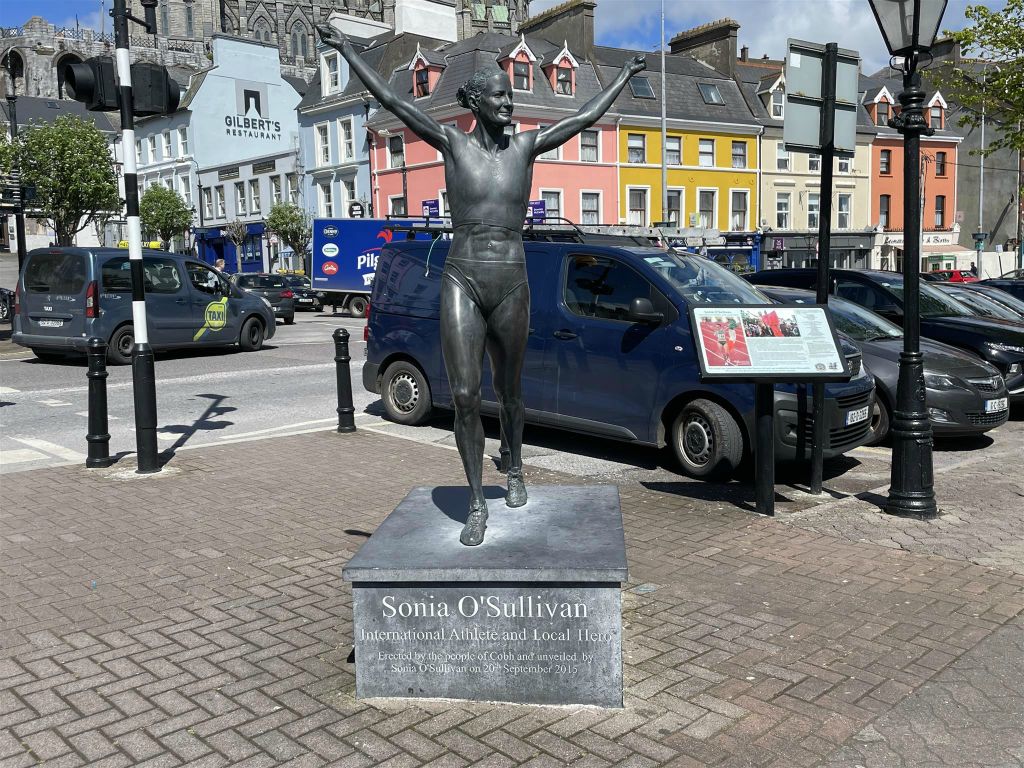 COBH - een standbeeld ter ere van de Ierse atlete Sonia O'Sullivan