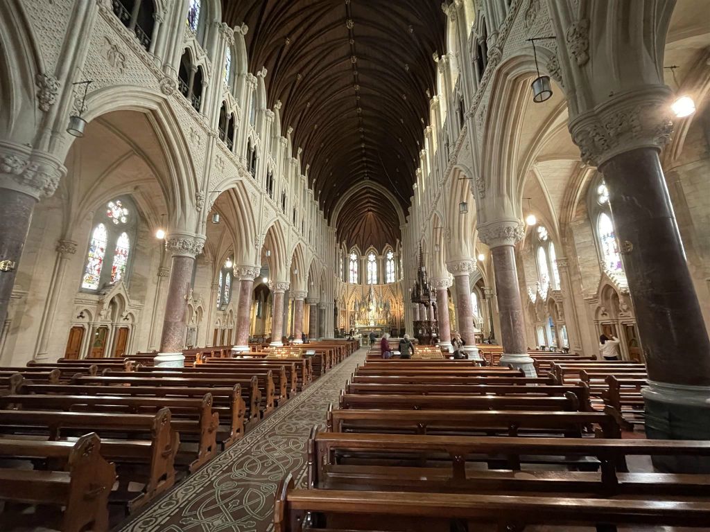 COBH - binnen in de kathedraal van St. Colman