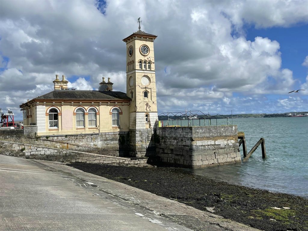 COBH - een voormalig gemeentehuis met klokkentoren