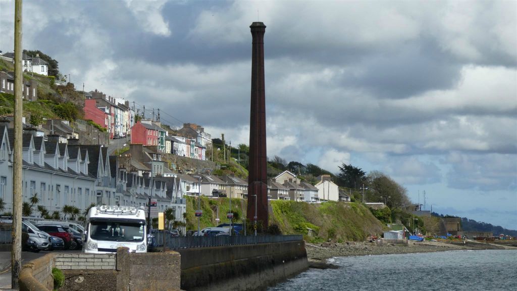 COBH - de overgebleven schoorsteen van het "Cobh Power House"