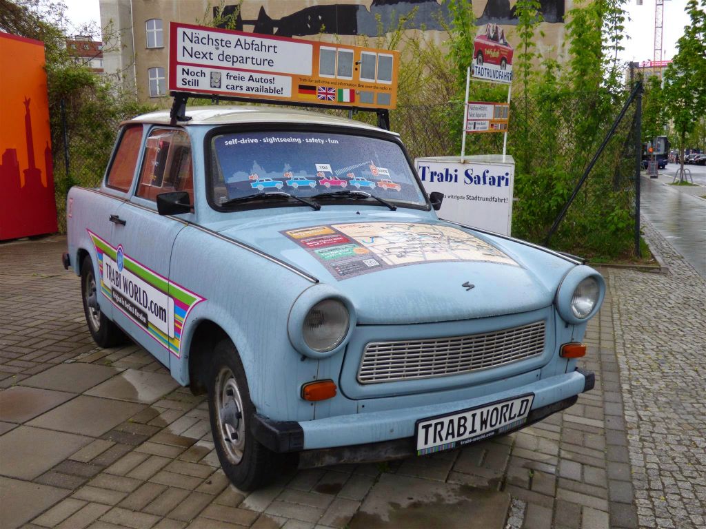 BERLIJN - een Trabant in de Zimmerstraße