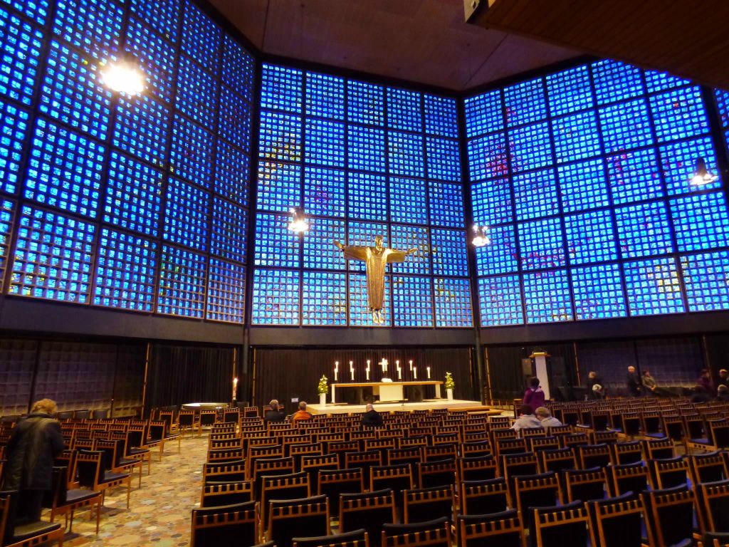 BERLIJN - binnen in de kapel van de nieuwe Kaiser-Wilhelm-Gedächtniskirche