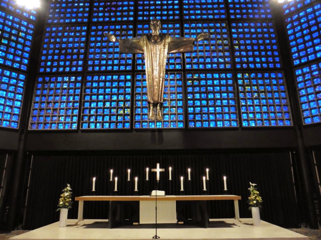 BERLIJN - binnen in de kapel van de nieuwe Kaiser-Wilhelm-Gedächtniskirche