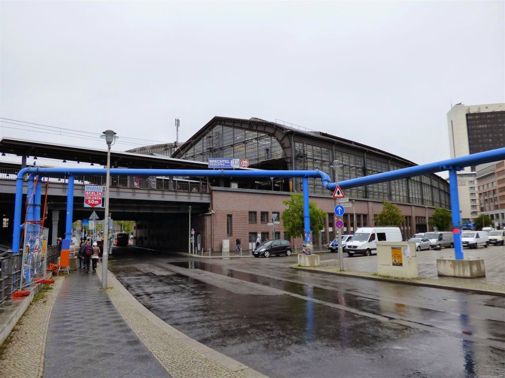BERLIJN - de achterkant van het station Friedrichstraße