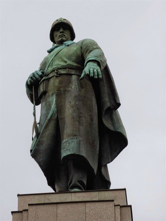 BERLIJN - het Sowjetische Ehrenmal Tiergarten, een monument uit 1945 ter ere van de omgekomen soldaten van het Rode Leger te gedenken