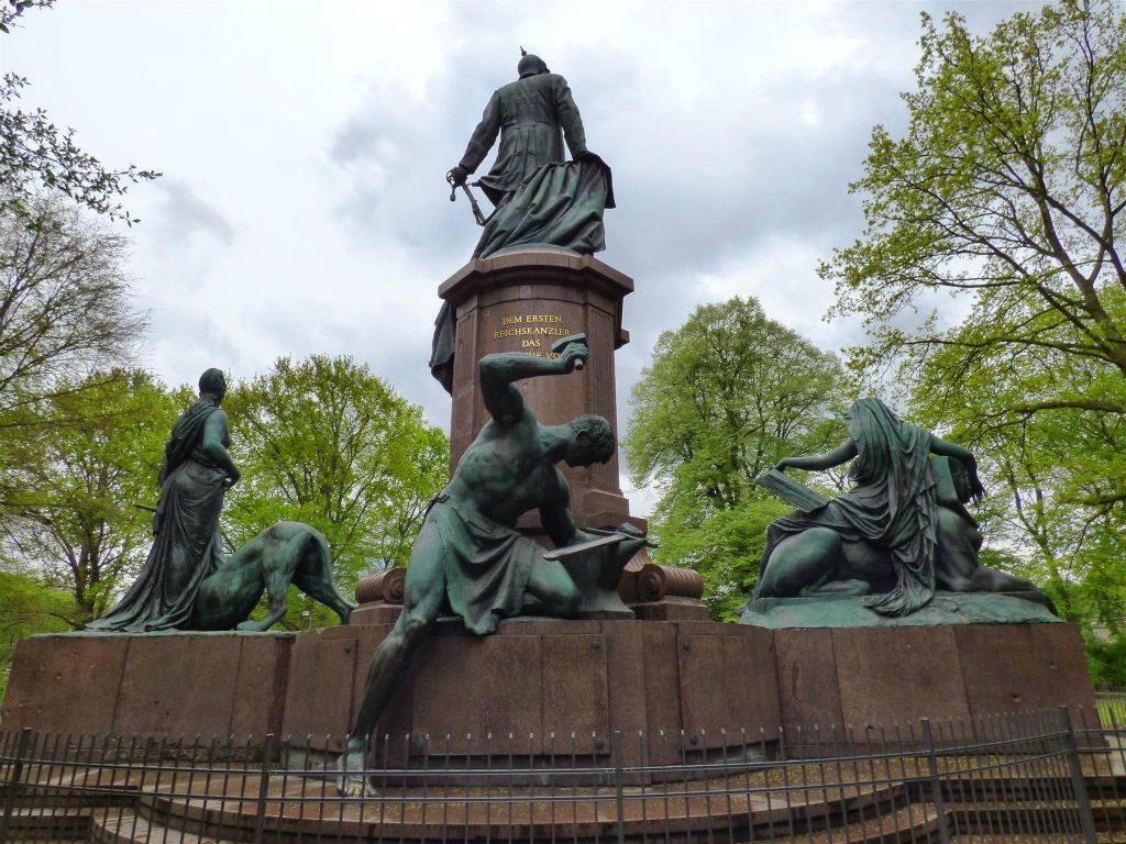BERLIJN - het Bismarck-Nationaldenkmal, een monument ter ere van de eerste Duitse rijkskanselier Otto von Bismarck
