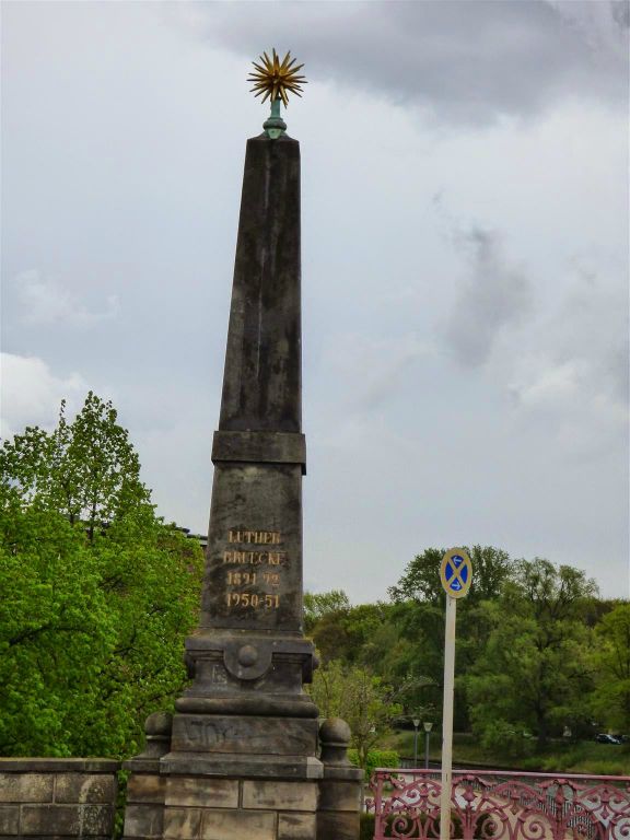 BERLIJN - de Luther brug, een monumentaal stenen brug over de rivier de Spree uit 1892