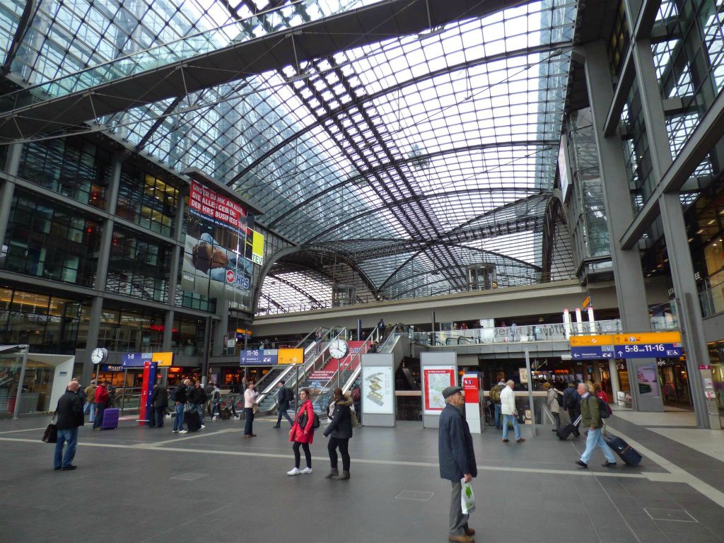 BERLIJN - binnen in het centraal station