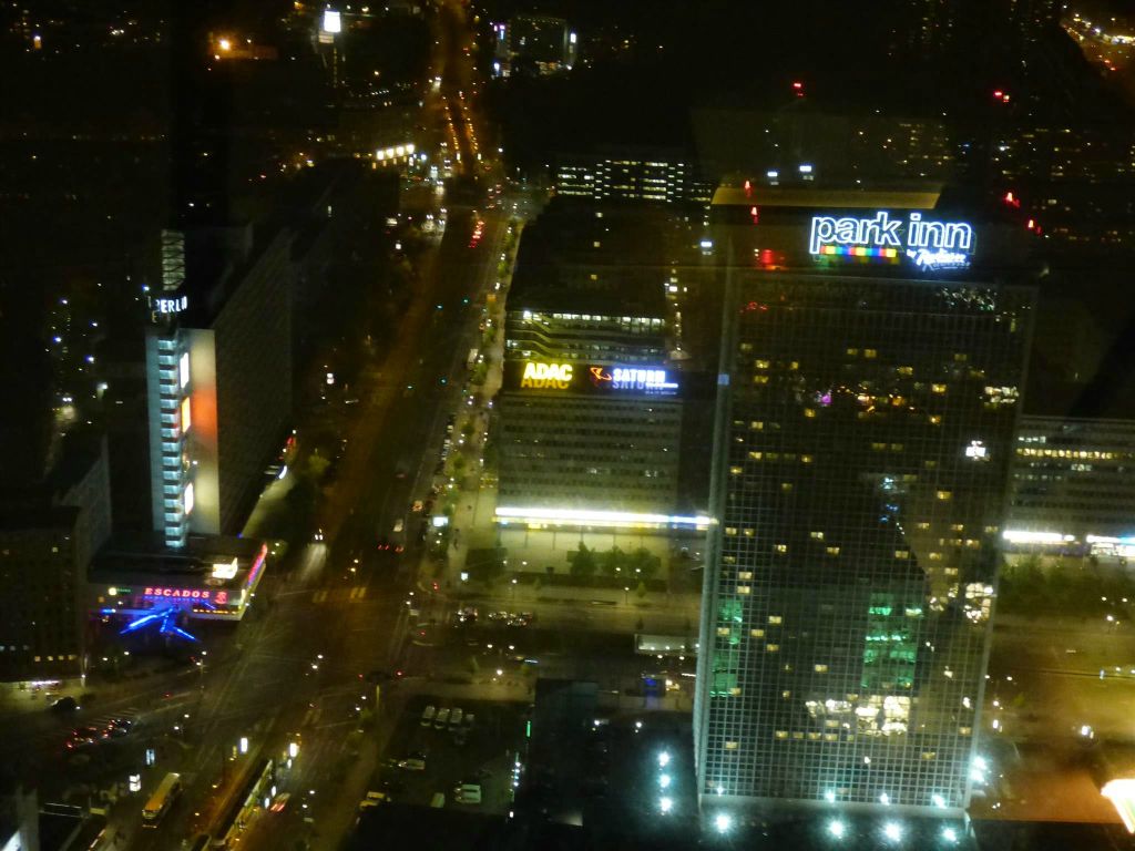 BERLIJN - uitzicht vanaf 203 meter hoogte vanaf de Fernsehturm