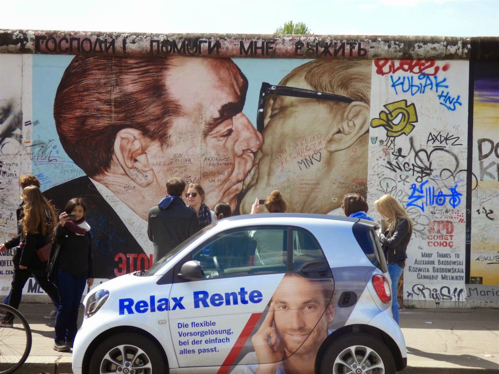 BERLIJN - een beschildering van de East Side Gallery, een stuk van de Berlijnse muur