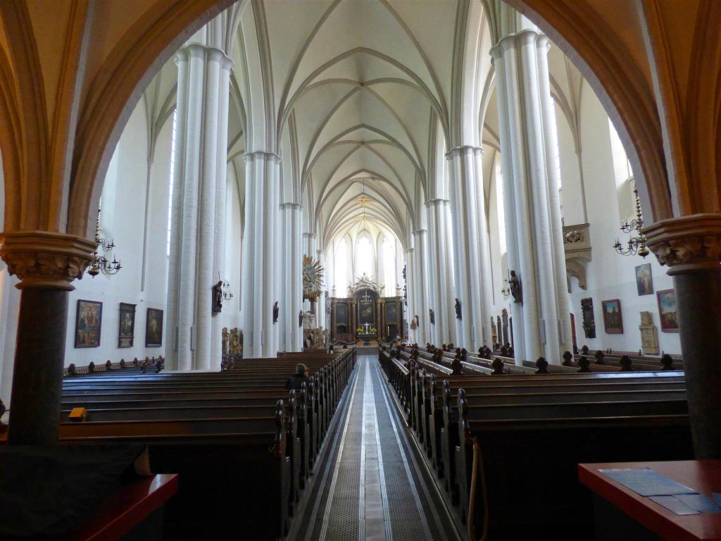 BERLIJN - binnen in de Marienkirche, een kerk