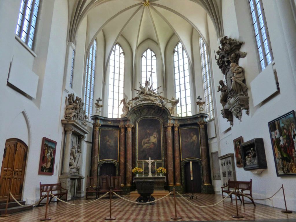 BERLIJN - binnen in de Marienkirche, een kerk