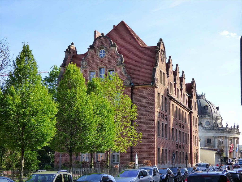 BERLIJN - een voormalig huis van rechter ambtenaren uit 1912 in de Monbijoustrasse 4