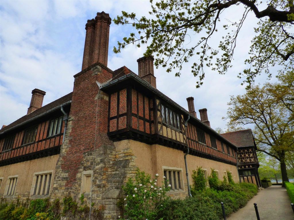 POTSDAM - het paleis Cecilienhof, een paleis uit 1917 die gebouwd is voor de laatste Duitse kroonprins Wilhelm van Pruisen en zijn echtgenote Cecilie