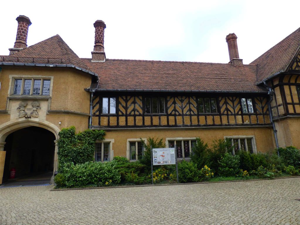 POTSDAM - het paleis Cecilienhof, een paleis uit 1917 die gebouwd is voor de laatste Duitse kroonprins Wilhelm van Pruisen en zijn echtgenote Cecilie