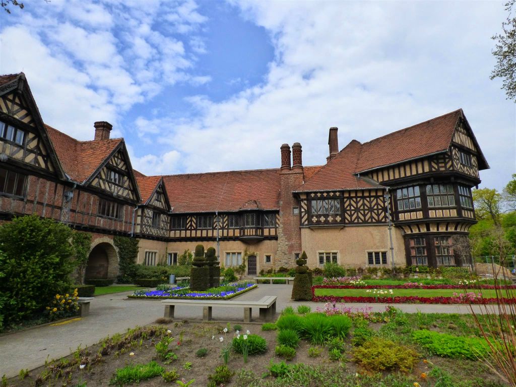 POTSDAM - het paleis Cecilienhof, een paleis uit 1917 die gebouwd is voor de laatste Duitse kroonprins Wilhelm van Pruisen en zijn echtgenote Cecilie