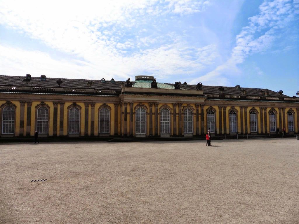 POTSDAM - het paleis Sanssouci, een paleis uit 1747 die gebouwd is voor de Pruisische koning Frederik de Grote