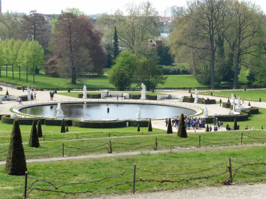 POTSDAM - de grote fontein in het park van het paleis Sanssouci, een paleis uit 1747 die gebouwd is voor de Pruisische koning Frederik de Grote