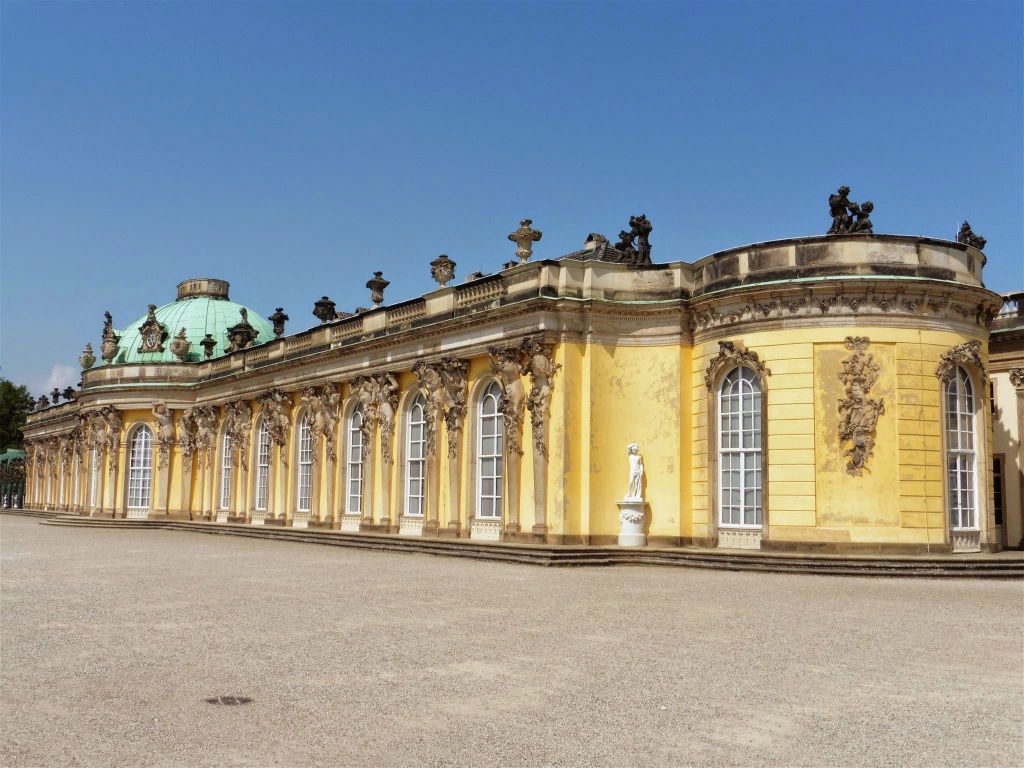 POTSDAM - het paleis Sanssouci, een paleis uit 1747 die gebouwd is voor de Pruisische koning Frederik de Grote