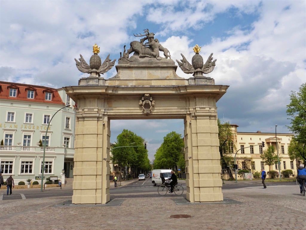 POTSDAM - de stadspoort Jägertor uit 1733