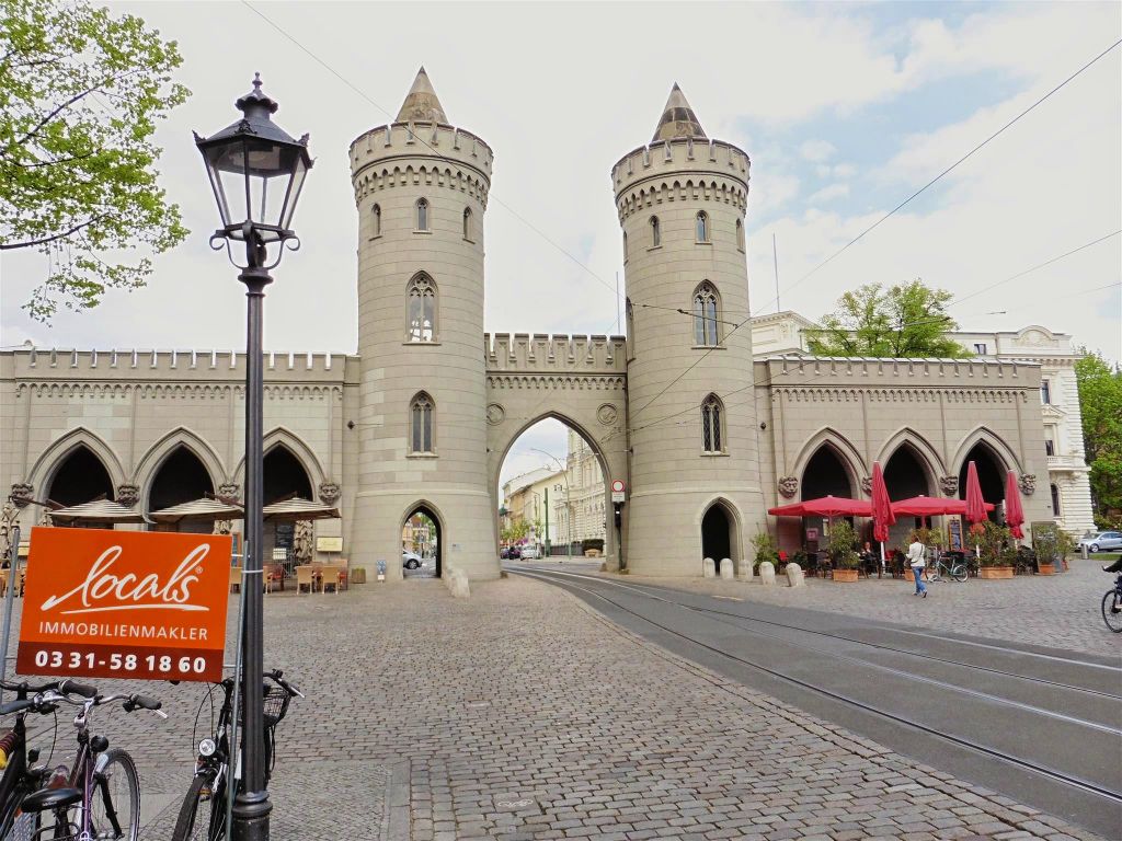 POTSDAM - de stadspoort Nauener Tor uit 1755