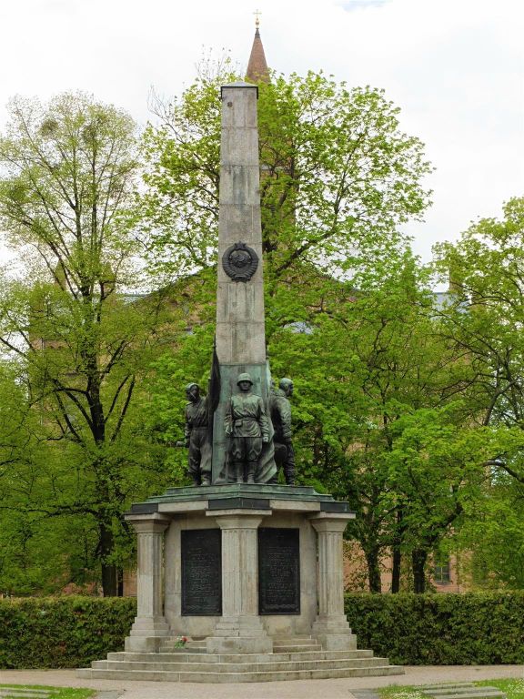 POTSDAM - het monument van de Sovjet militaire begraafplaats Bassinplatz