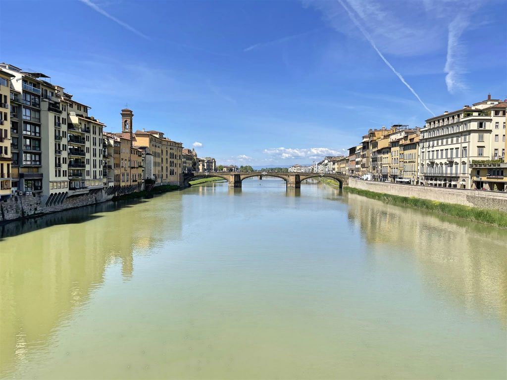 FLORENCE -  het uitzicht vanaf Ponte Vecchio