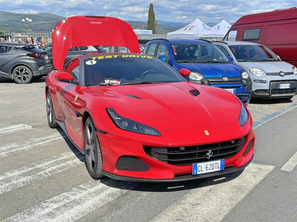 FLORENCE - een Ferrari Portofino
