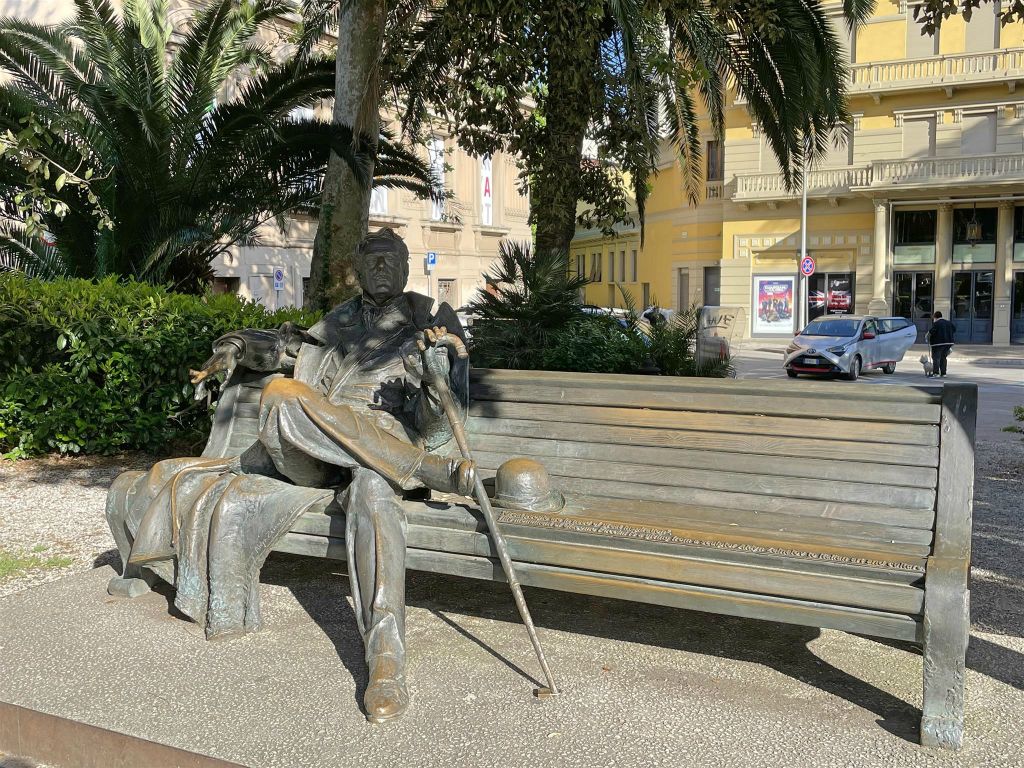 MONTECATINI TERME - het Giacomo Puccini monument