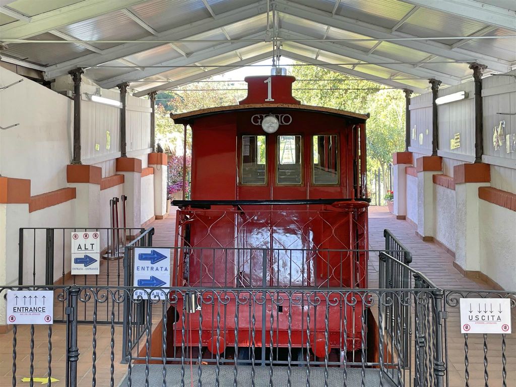MONTECATINI TERME - een wagon van de kabelbaan