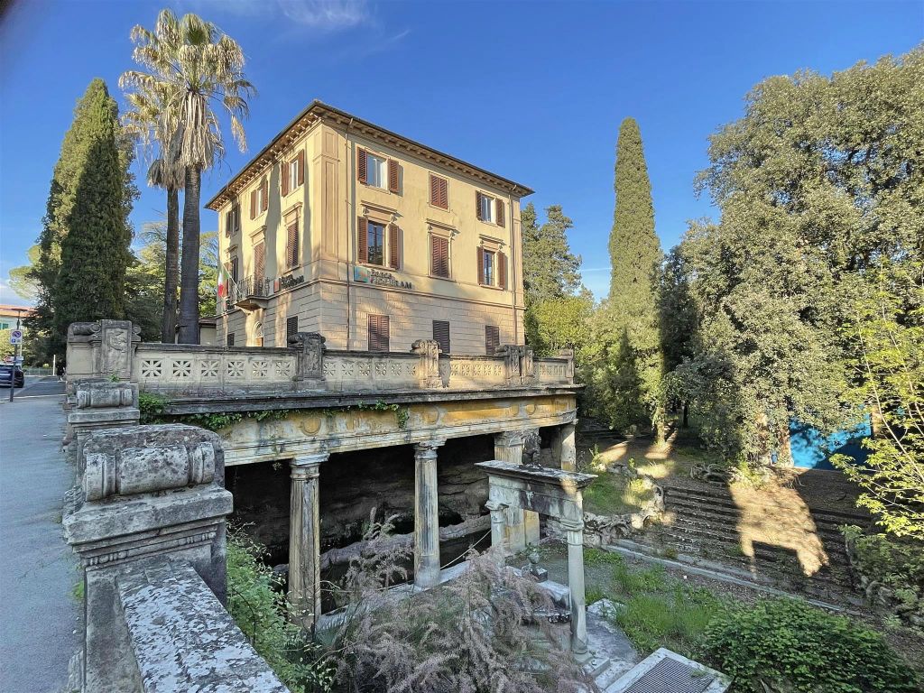 MONTECATINI TERME - een gebouw van de Fideuram bank