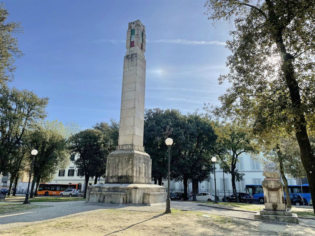 LUCCA - een obelisk