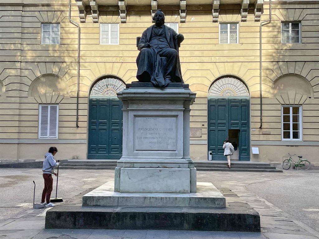 LUCCA - het Francesco Carrara monument