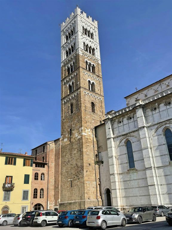 LUCCA - de klokkentoren van de Sint-Maartenskathedraal